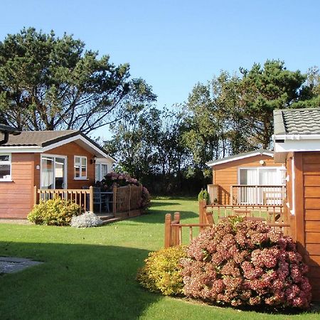 Chalets & Lodges At Atlantic Bays Holiday Park Padstow Exterior foto